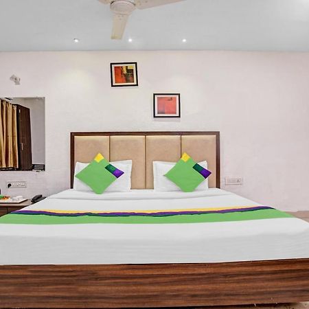 Hotel Treebo Trend Royal Galaxy Park Indore Esterno foto
