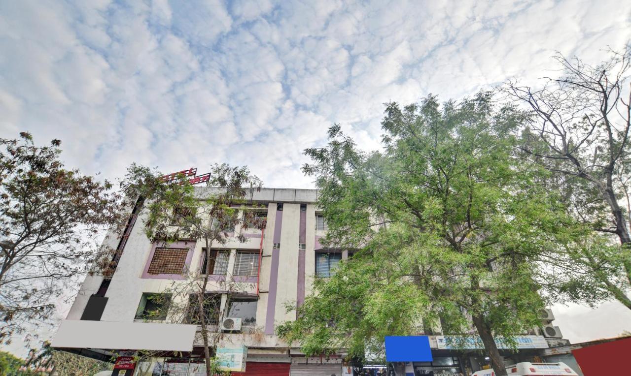Hotel Treebo Trend Royal Galaxy Park Indore Esterno foto
